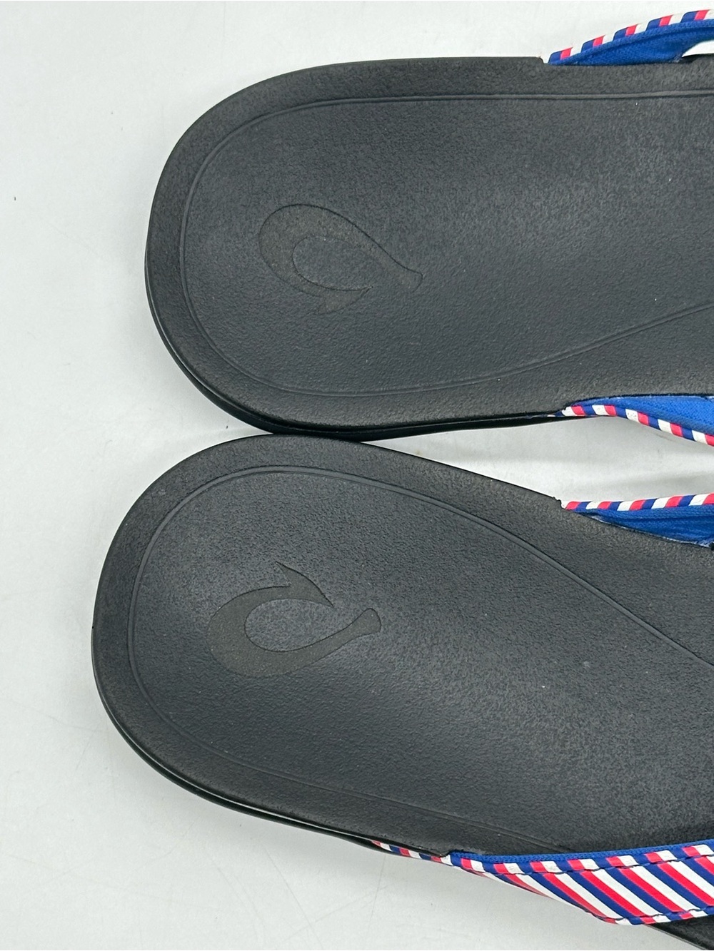 OluKai Ho’opio Slippers. Size 9 - Picture 8 of 10